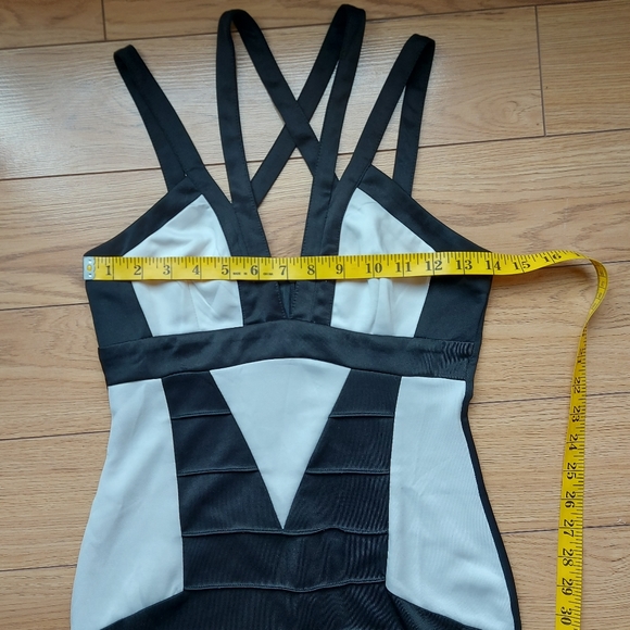 Black and white body contour dress Sz. S - Picture 7 of 7